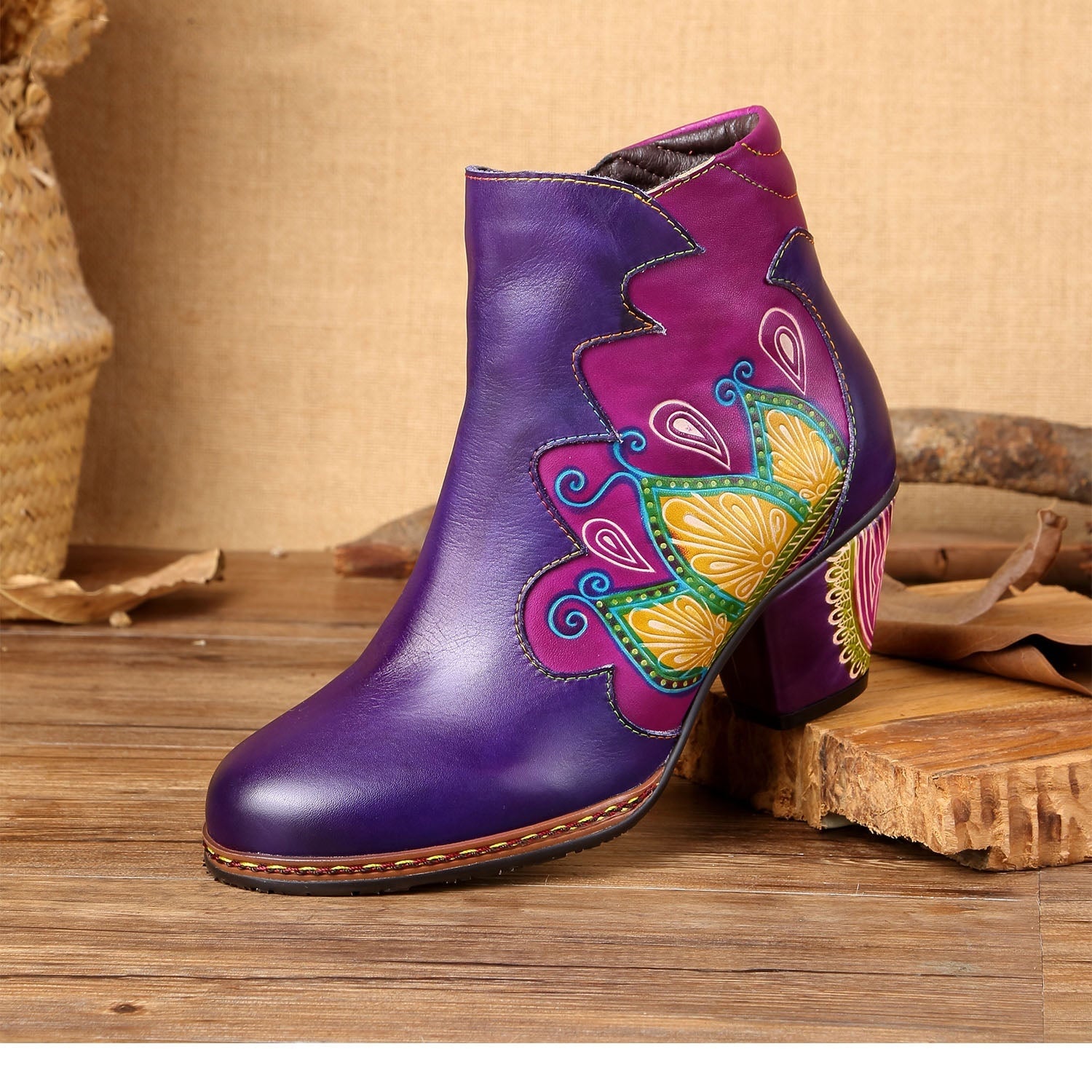 Vicconfy Retro Pattern Leather Zipper Ankle Boots