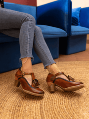 Vicconfy | MEET ME UNDER ROSE LEATHER T-STRAP SANDAL