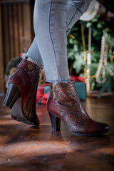 Vicconfy | FLORAL EMBOSSED METALLIC LEATHER ANKLE BOOT - CLARET