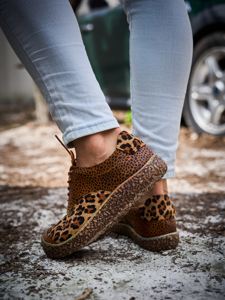 Vicconfy | Justeena Animal Pattern Leather Outdoor Sneaker
